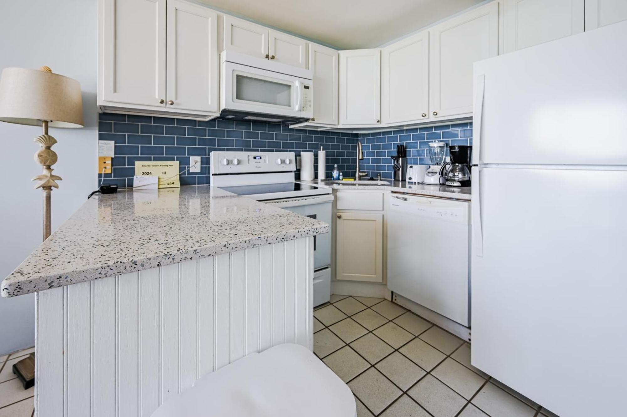 Octopus Garden 1br, King Bed, Indoor & Outdoor Pool Apartment
