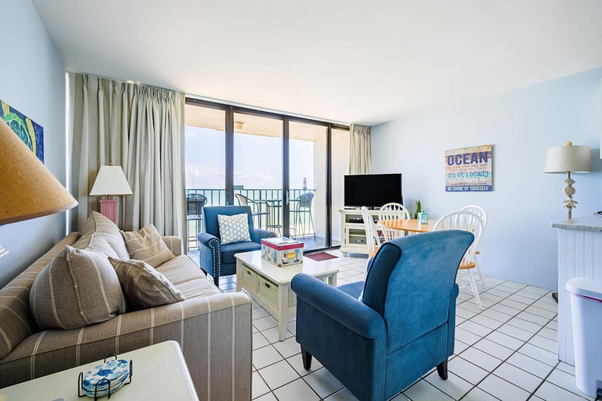 Octopus Garden 1br, King Bed, Indoor & Outdoor Pool Apartment *