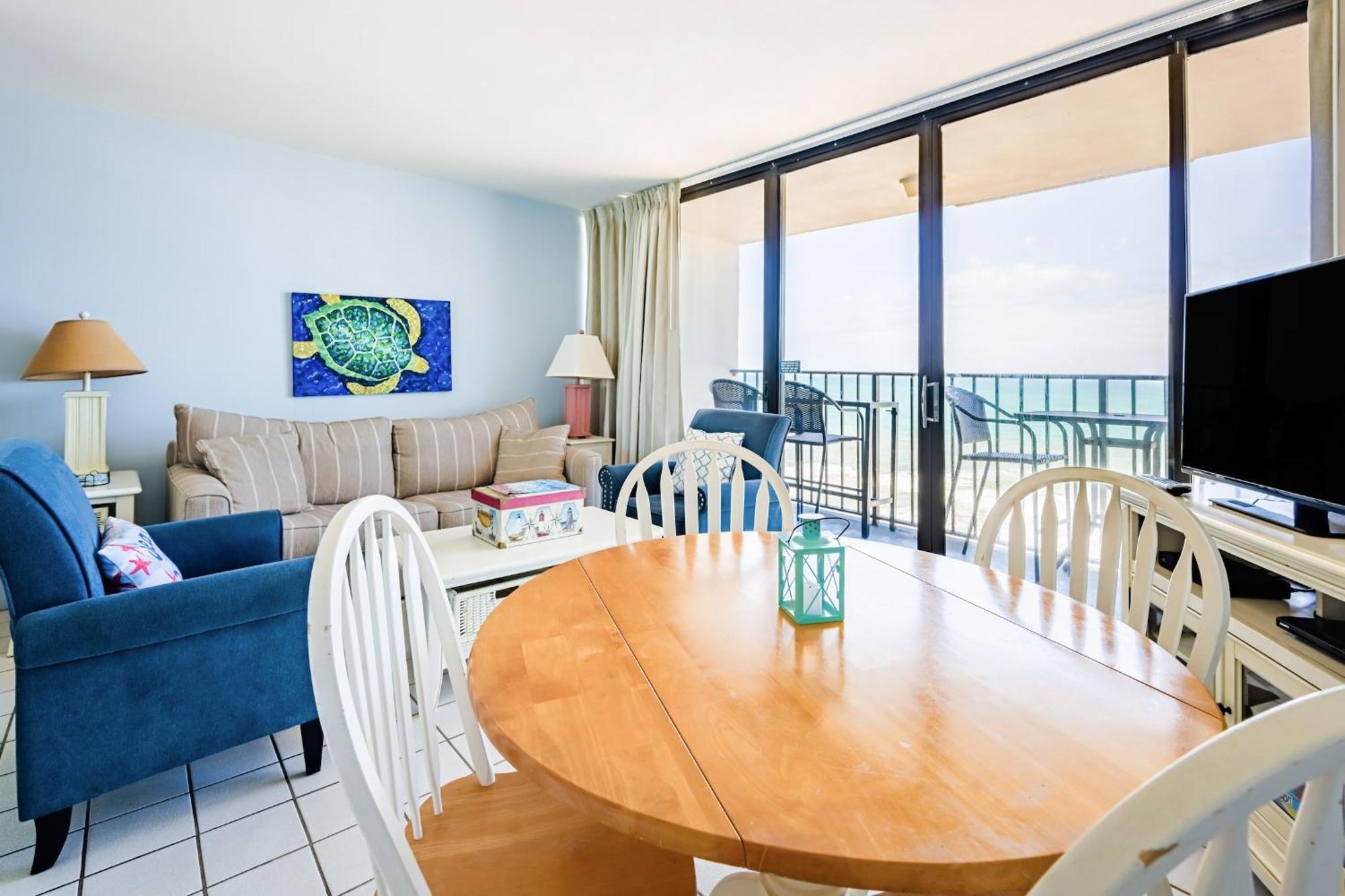 Octopus Garden 1br, King Bed, Indoor & Outdoor Pool Apartment *