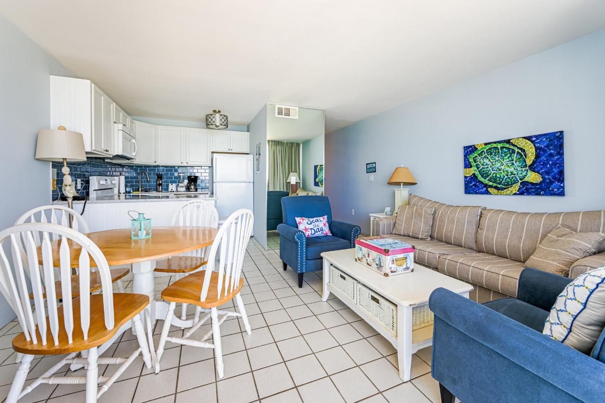 Octopus Garden 1br, King Bed, Indoor & Outdoor Pool Apartment *